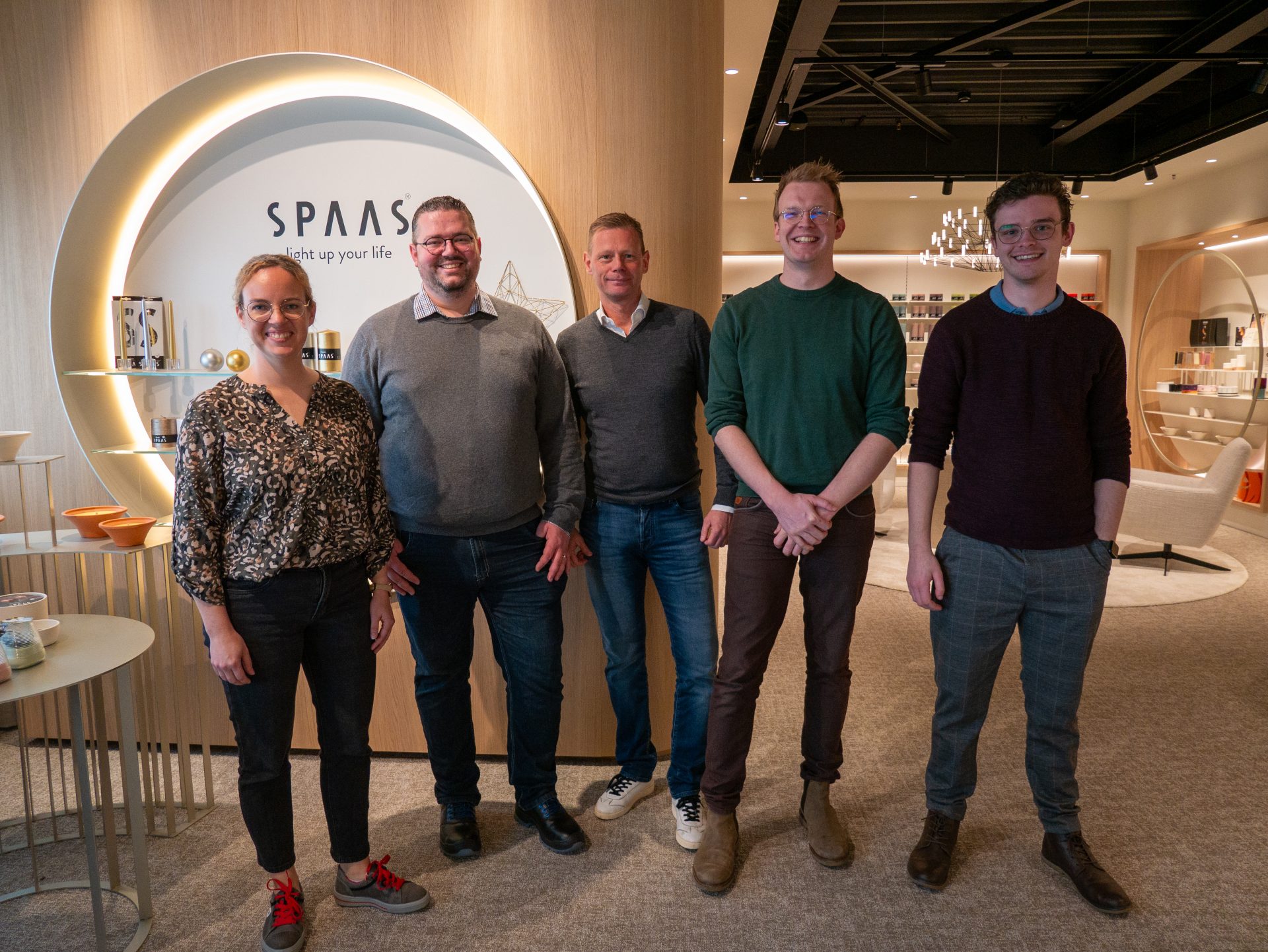 The IT teams of Spaas and Syntory posing for a picture in the Spaas showroom